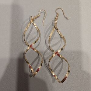 ❄️❄️ 5/$20❄️❄️Gold Tone Spiral Pierced Earrings 3" Costume Jewelry